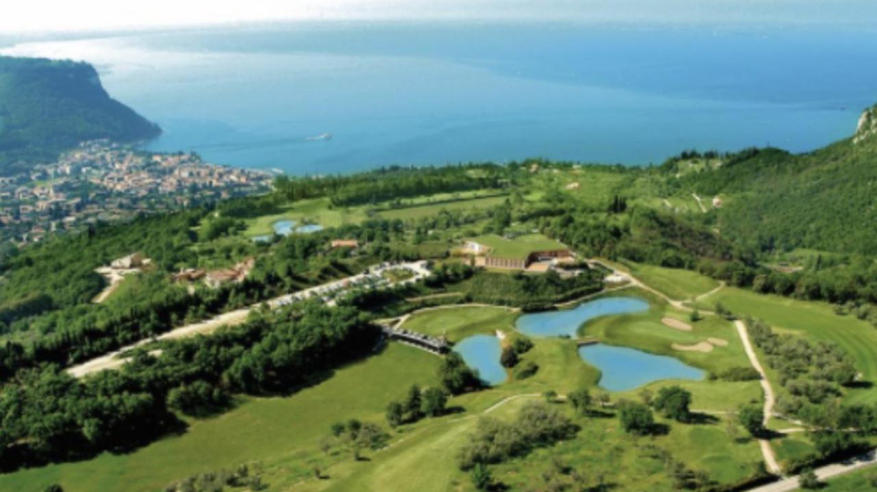 Villa Poggio Ulivo Pool-Apartments Rivoli Veronese 外观 照片
