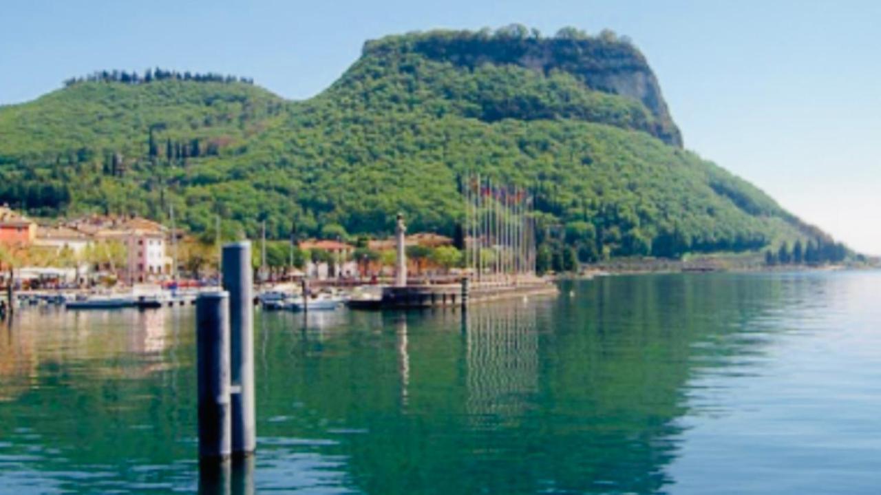 Villa Poggio Ulivo Pool-Apartments Rivoli Veronese 外观 照片
